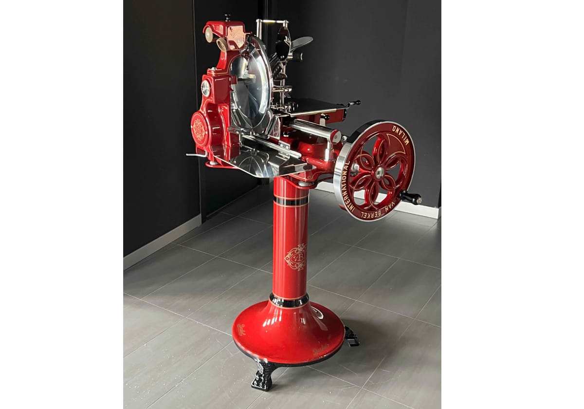 affettatrice-berkel-b114-con-piedistallo vista frontale sinistro