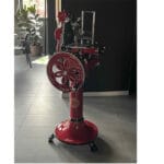 affettetrice-berkel-volano-b114-rossa-con piedistallo-vista-fronte