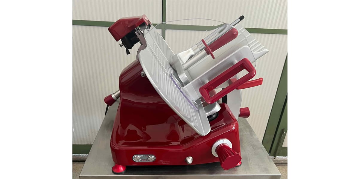 affettatrice-berkel-domina-gravità-350-rossa-vista-frontale