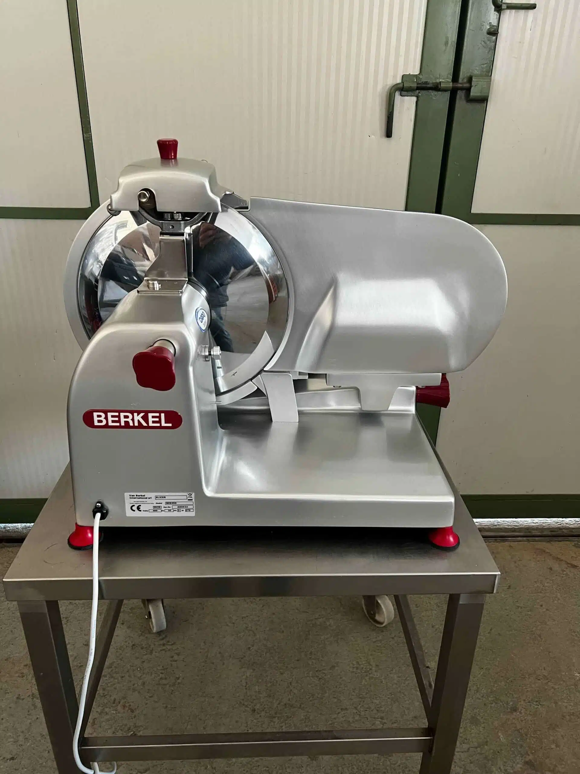 affettatrice-berkel-essentia-350-usata- vista lato sx