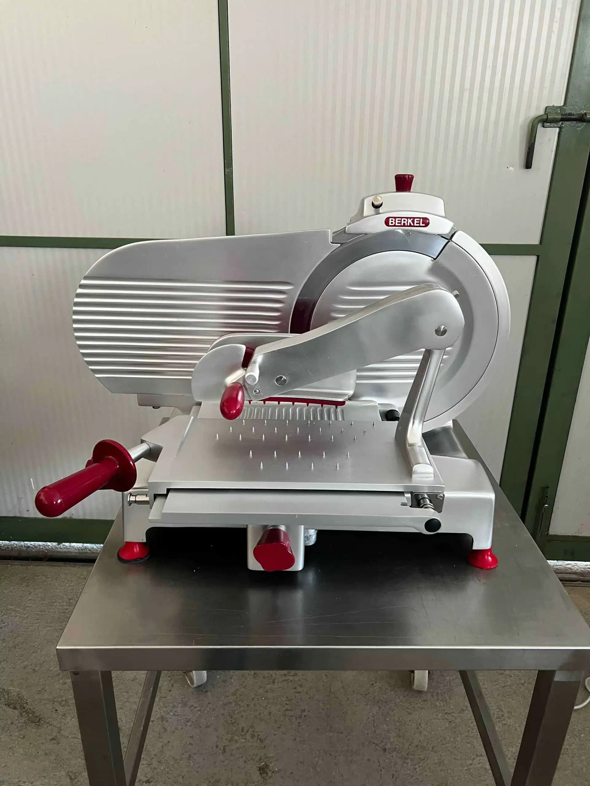 affettatrice- Berkel Essentia Bes 350 usata- vista laterale destra