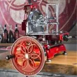 affettetrice - berkel a volano b114- rossa- vista su bancone