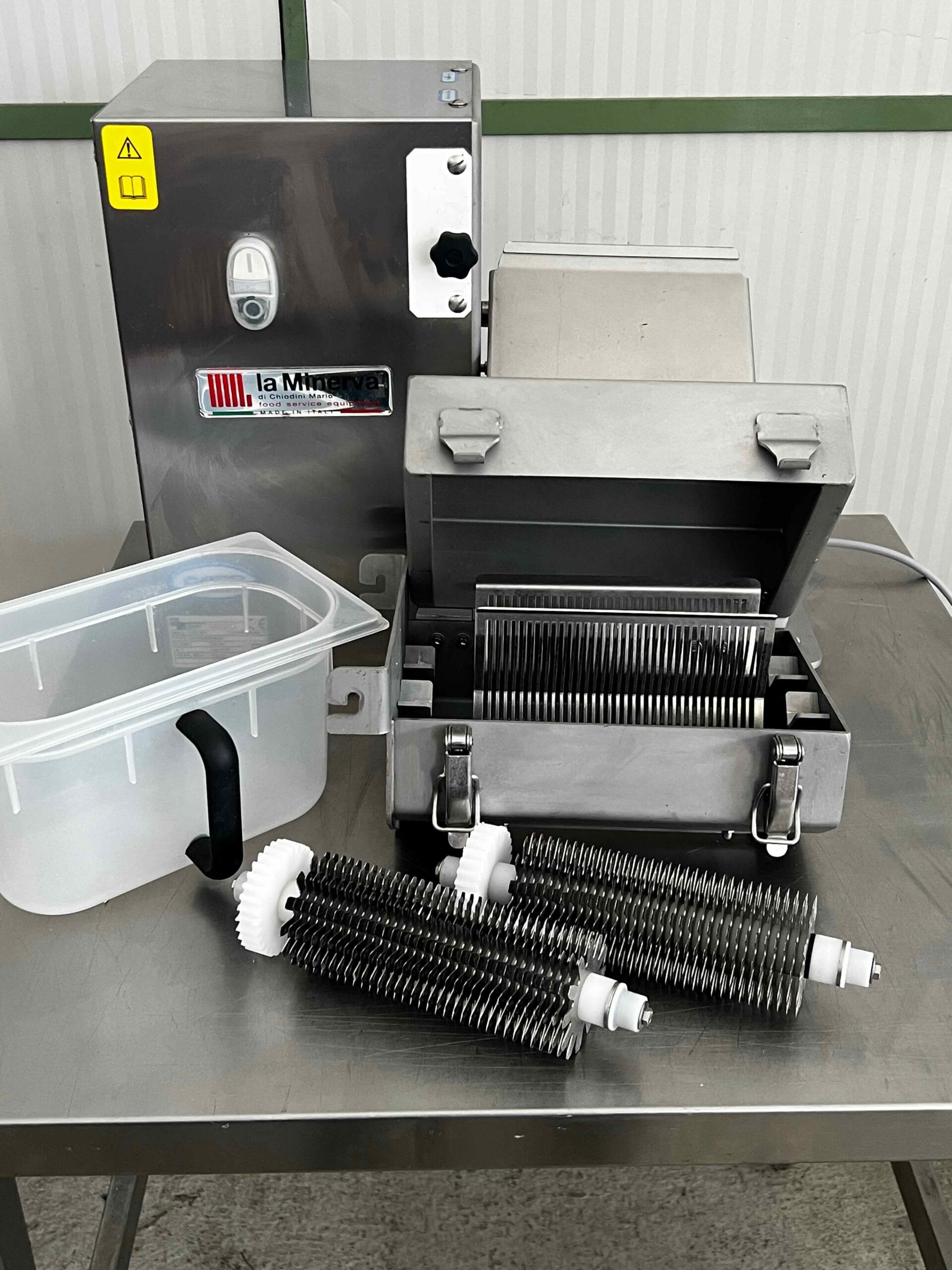intenerttrice-minerva-tsc300-usata-vista smontata.jpeg